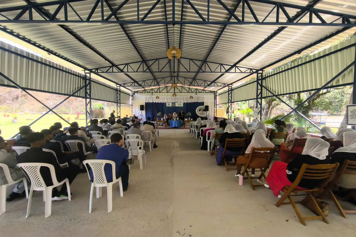 Congresso cristão reunido no pavilhão de eventos